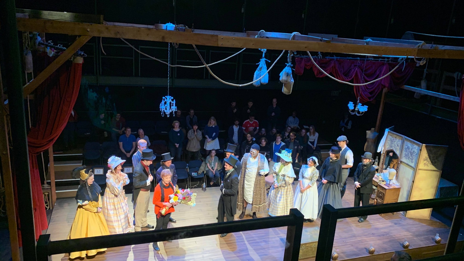 Actors with costumes from the Middle Ages gather from each side into two lines
